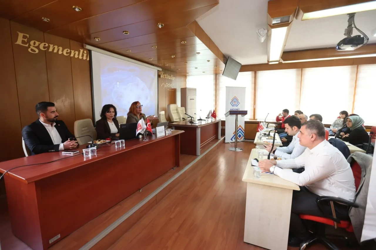 Merkezefendi Belediyesi personeline Akdeniz Belediyeler Birliği tarafından mevzuat eğitimi verildi