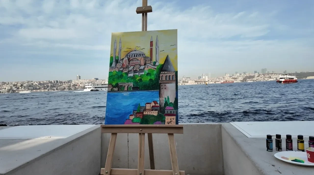 İstanbul'da öğretmenler Kız Kulesi'nden şehir manzarasını resmetti