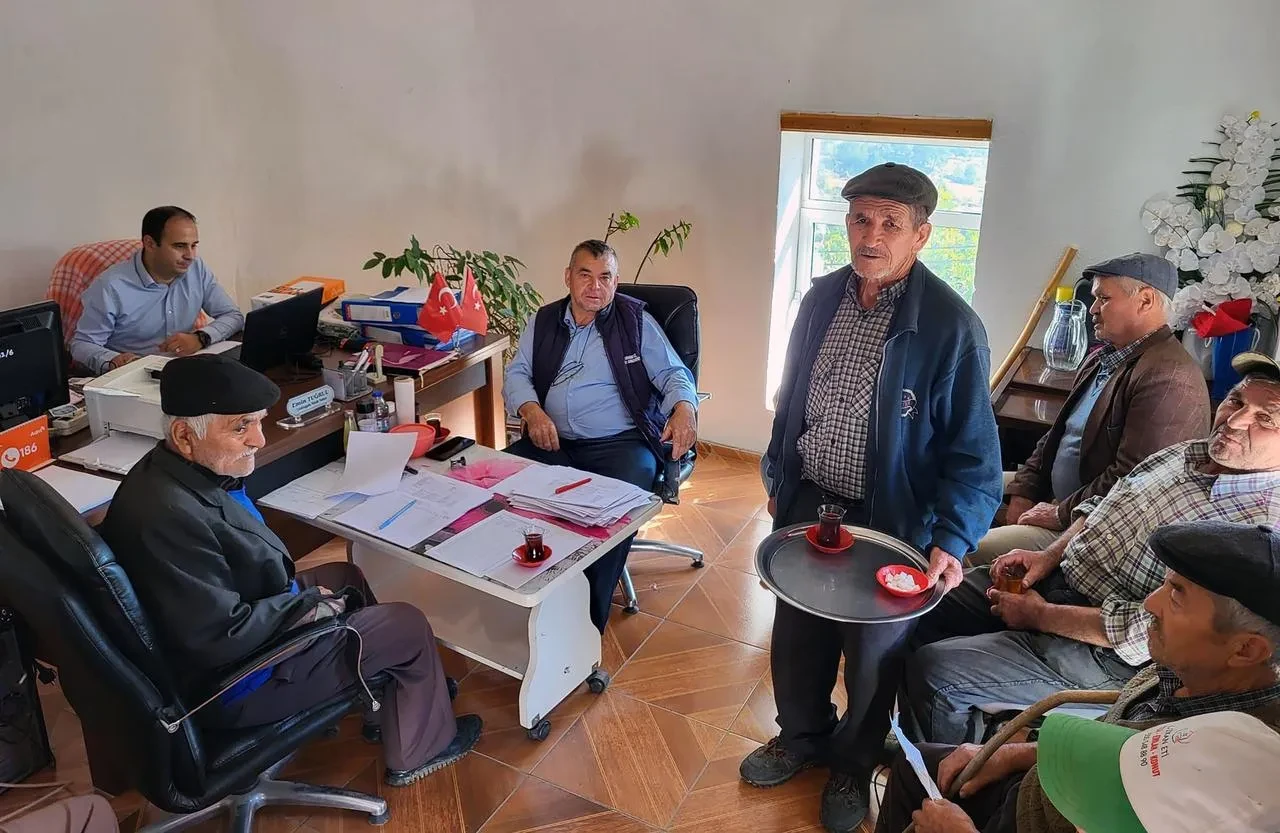 Menteşe Ziraat Odası Başkanı Mehmet Baştuğ Şenyayla’da elma üreticilerini ziyaret etti