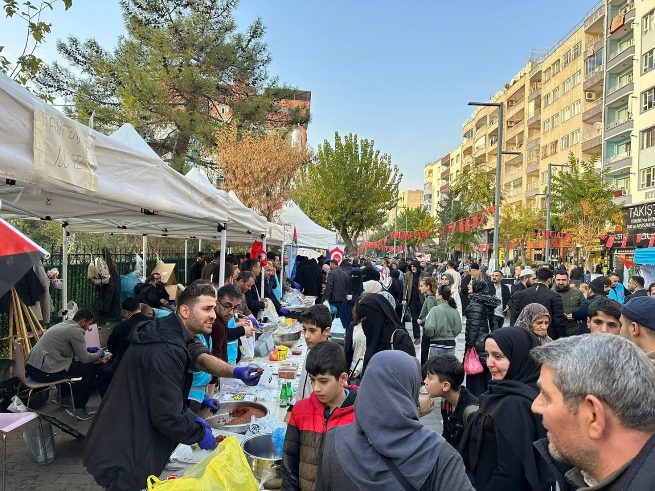 Siirt'te Gazze için iki günde 2 milyon 758 bin lira yardım toplandı