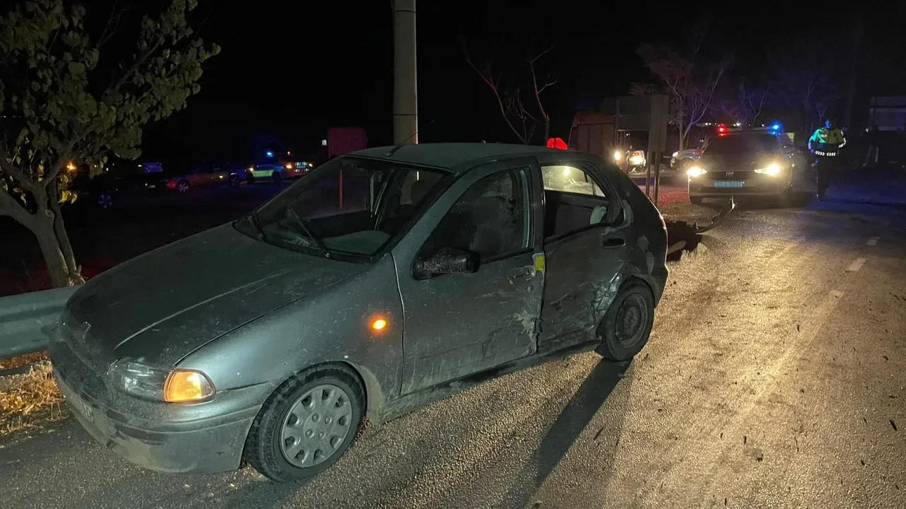 Karaman'da hafif ticari araç ile otomobil çarpışmasında 2'si çocuk 4 kişi yaralandı