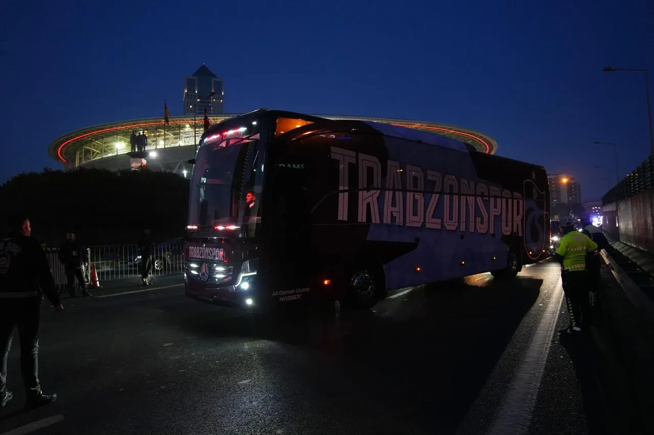 Trabzonspor galatasaray maçı için RAMS Park'a ulaştı