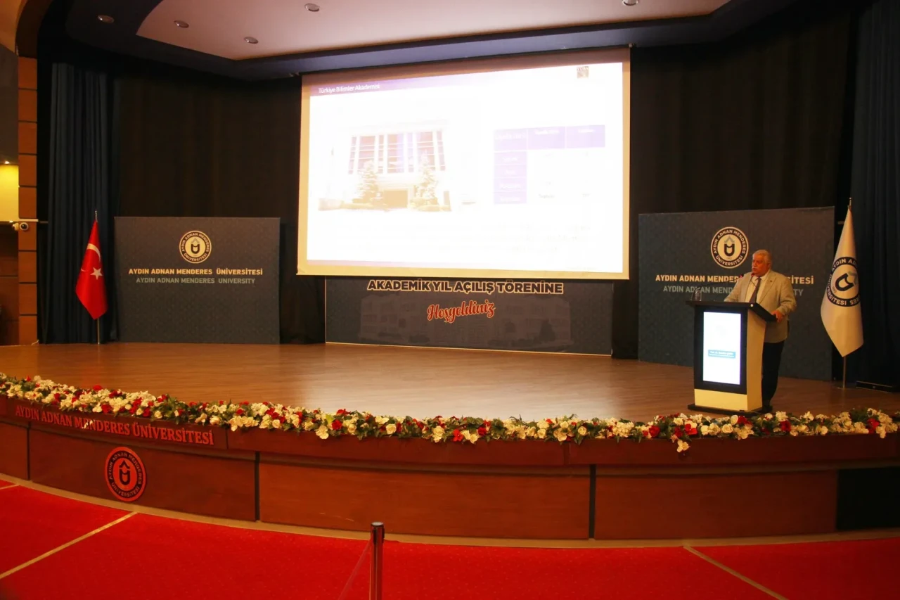 ADÜ Rektörü Kent yeni akademik yılın açılışında gelişim ve hesap verebilirlik vurgusu yaptı