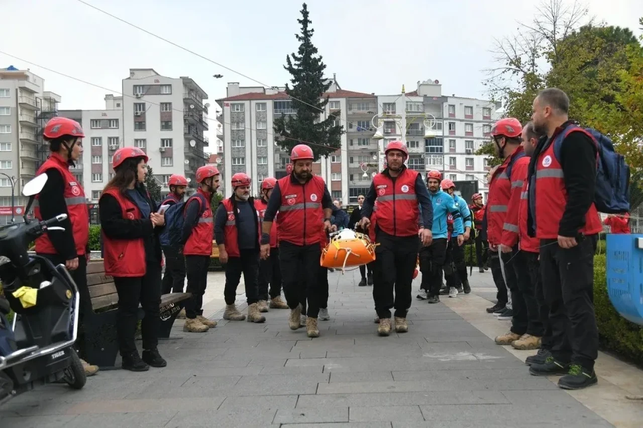 Manisa'da 6.8 büyüklüğündeki deprem senaryosuna karşı tatbikat yapıldı