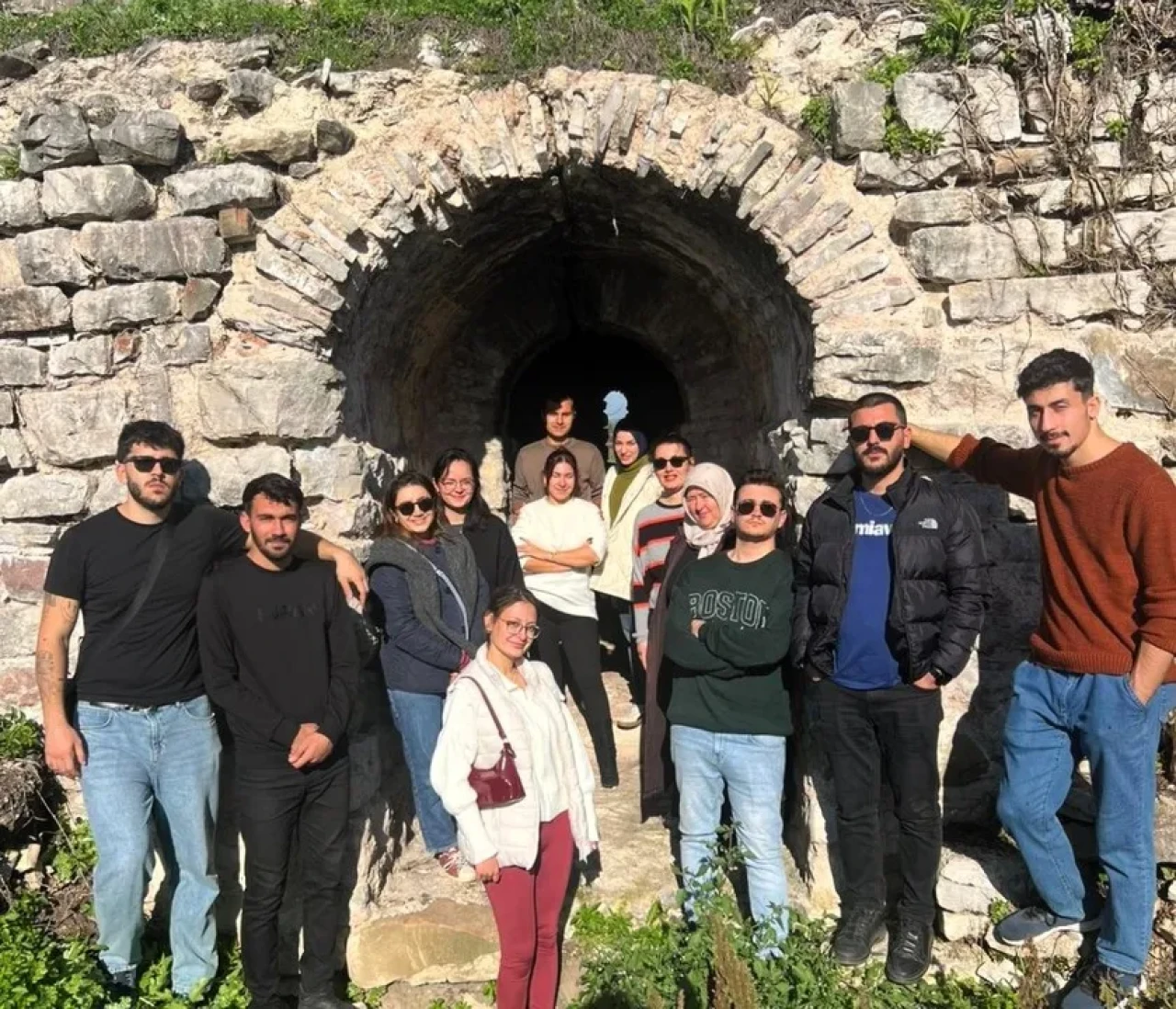 SUBÜ öğrencileri yeşil vatan seferberliği kapsamında fidan dikimi yaptı ve saha incelemeleri gerçekleştirdi