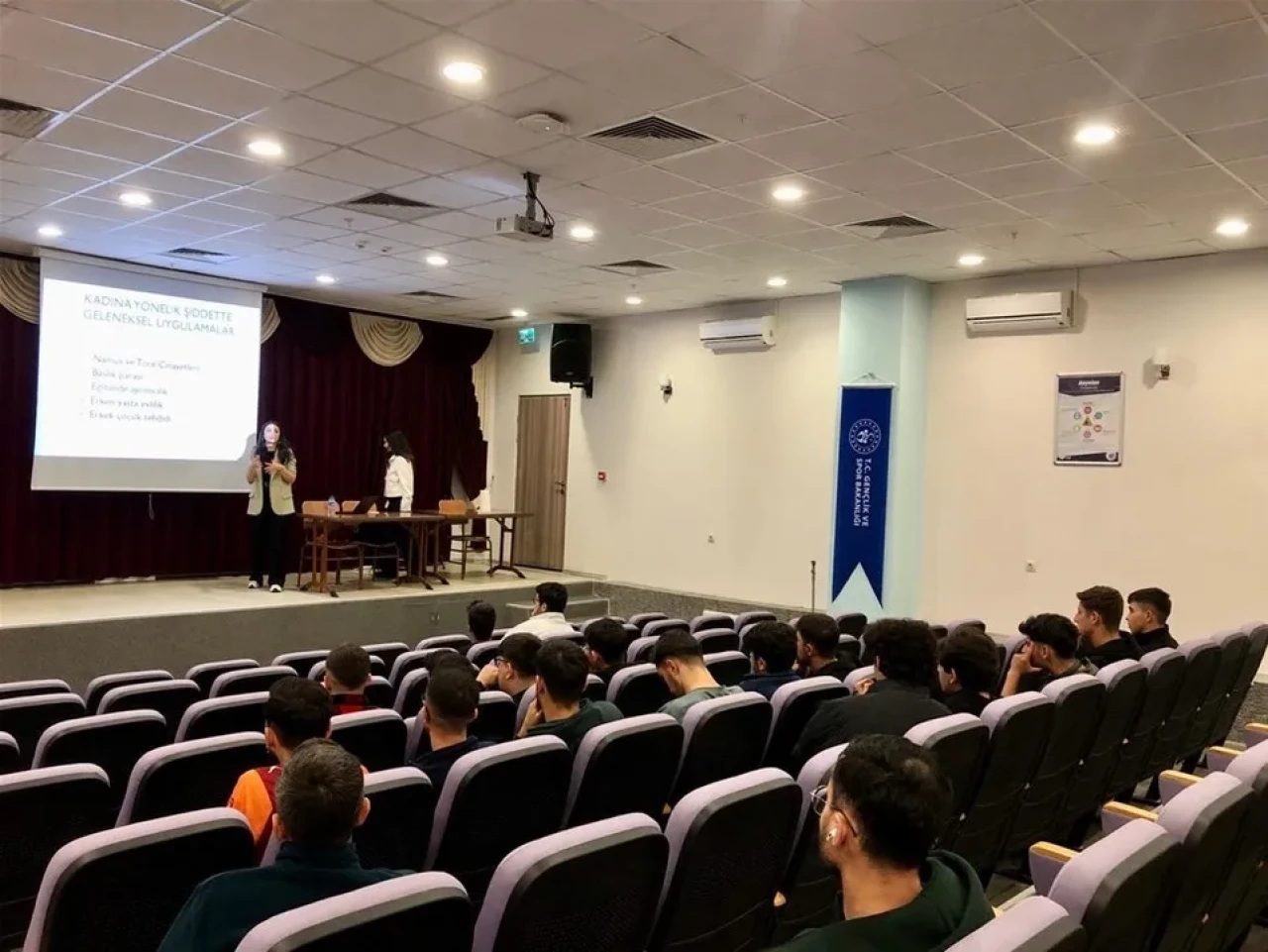Aydın'da kadına yönelik şiddetle mücadele konusunda yurtlarda bilgilendirme etkinlikleri düzenlendi