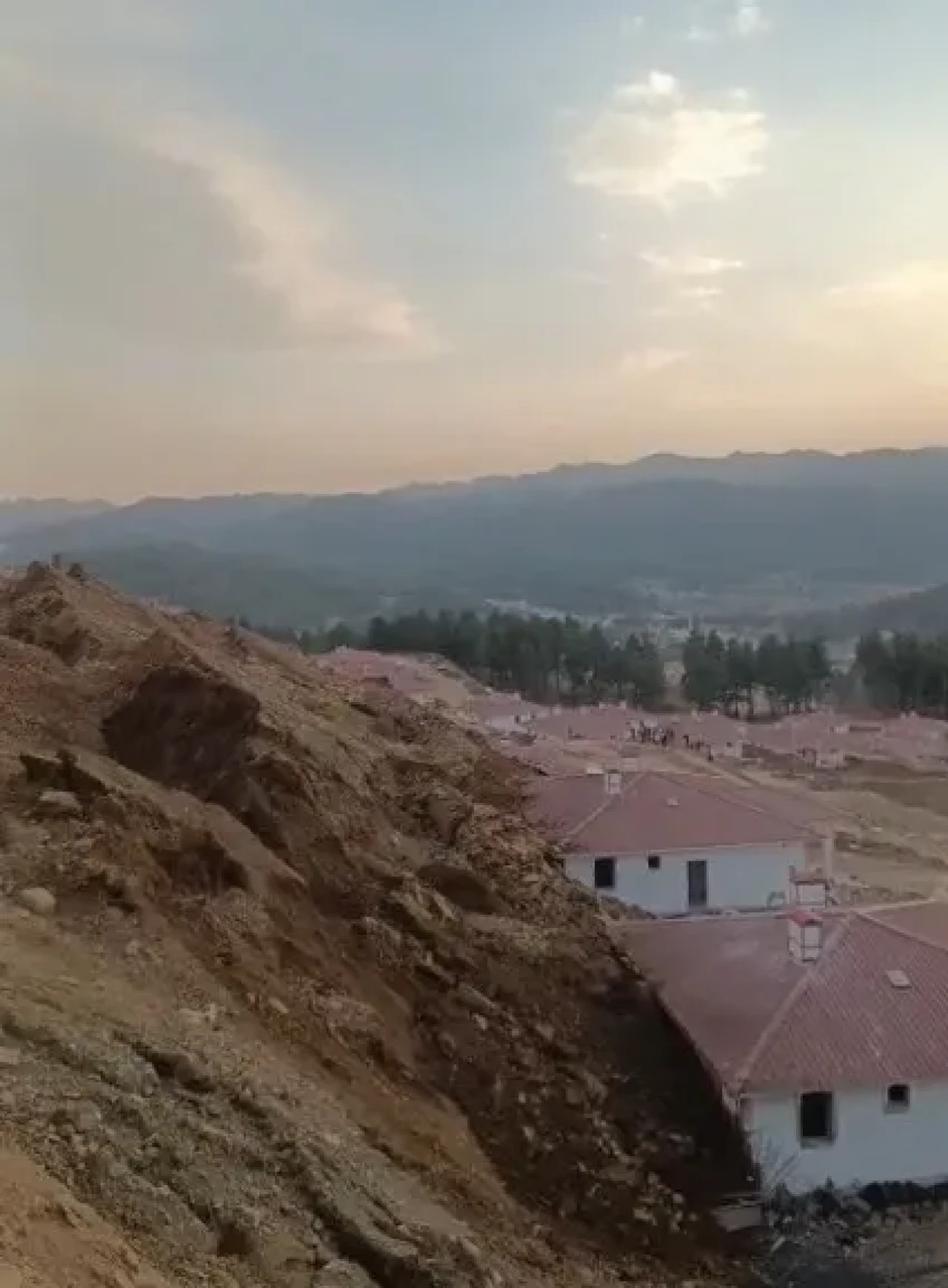 Kahramanmaraş'ta heyelan nedeniyle inşaat halindeki 6 ev zarar gördü