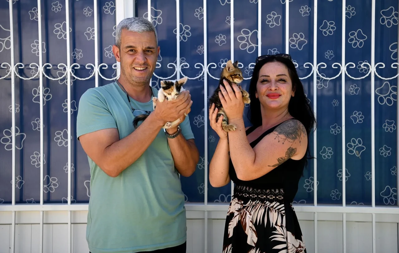 Kuşadası'nda evcil hayvan sahiplerine mikroçip taktırma uyarısı yapıldı