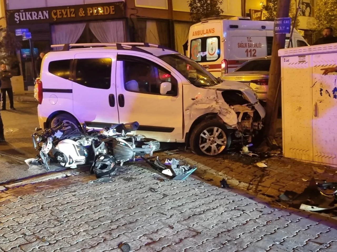 Tekirdağ'da motosikletli araçla çarpışarak kaldırımdaki yayanın üzerine düştü