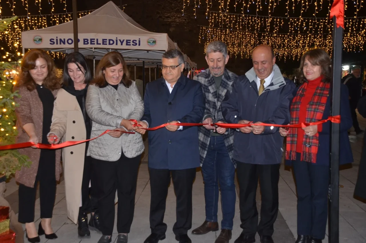 Sinop'ta yerel üreticilere destek sağlamak amacıyla yılbaşı pazarı açıldı