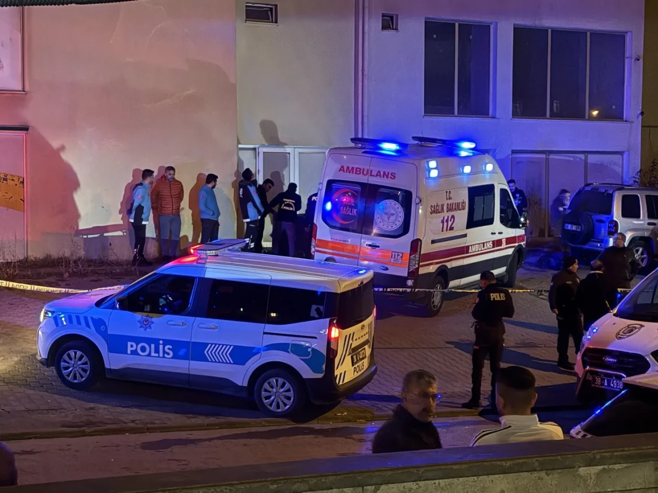 Kayseri'de 11. kattan düşen 14 yaşındaki kız çocuğu hayatını kaybetti