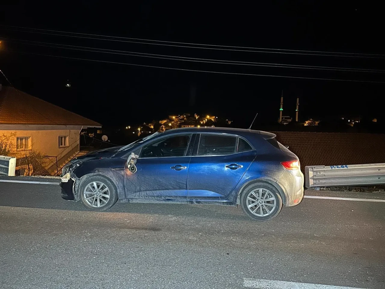 Uşak'ın Eşme ilçesinde otomobilin çarptığı 3 kişi hayatını kaybetti