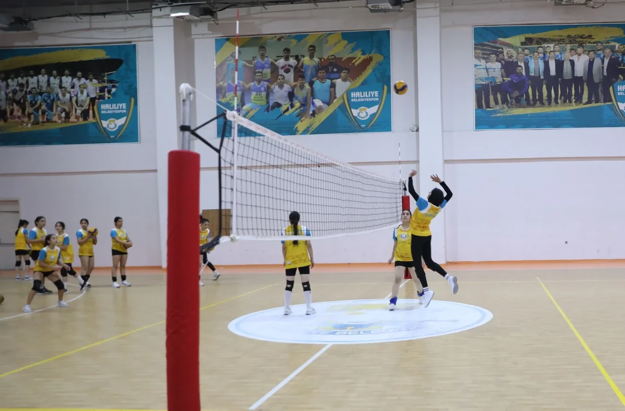 Haliliye Belediyesi spor kurslarıyla gençlere sporu sevdiriyor