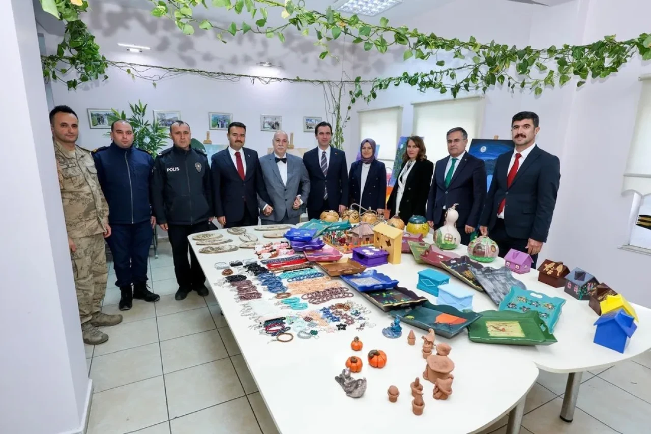 Ahlat’ta Dünya Engelliler Günü dolayısıyla anlamlı etkinlik düzenlendi