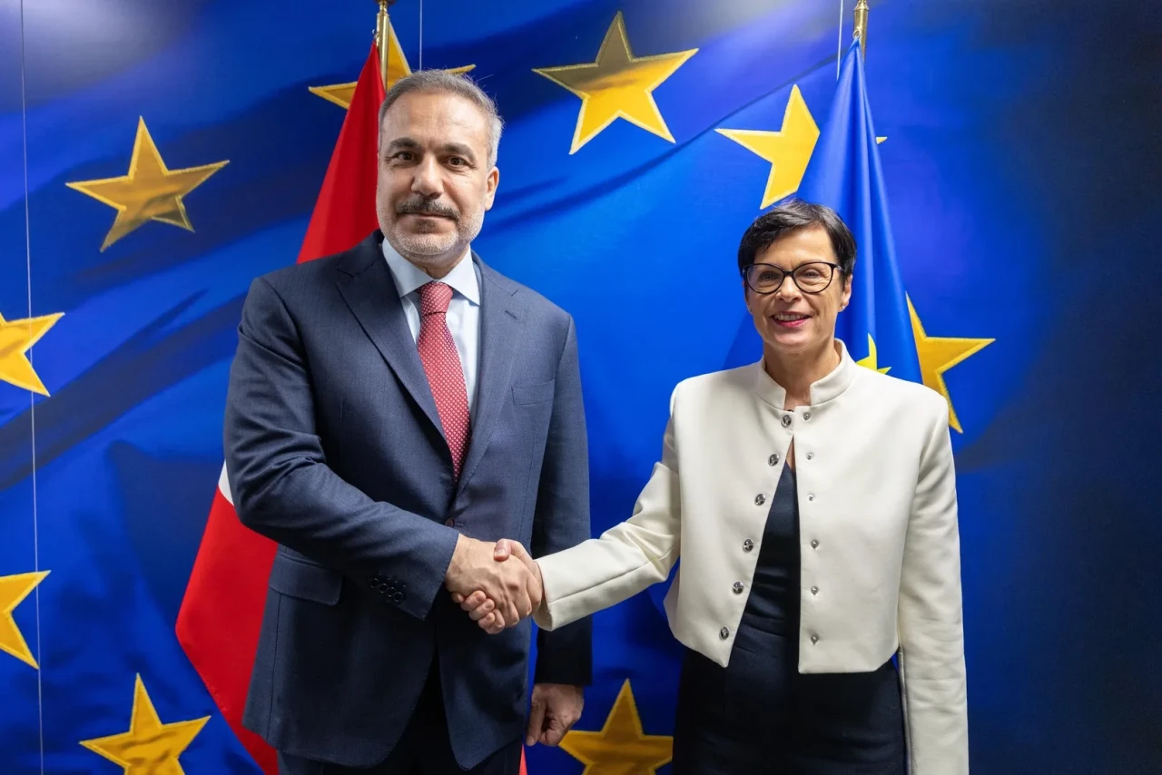 Brüksel'de Dışişleri Bakanı Fidan AB Komiseri Kos ile görüştü