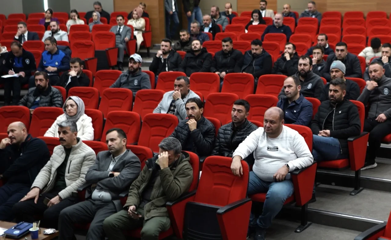 Melikgazi Belediyesi personeline afet farkındalık eğitimi verildi