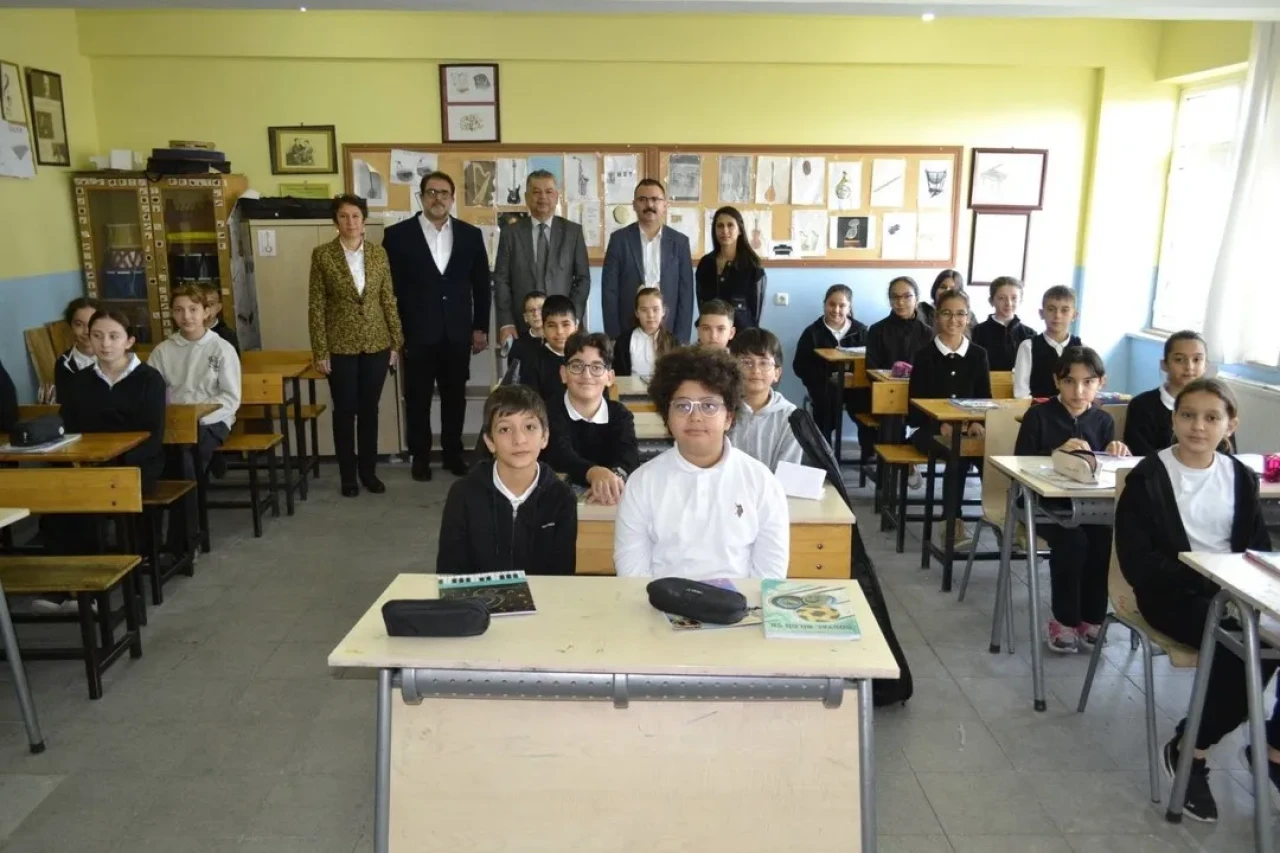 Manisa'da engelli rampası ve park yeri ihlallerine 98 araca ceza kesildi