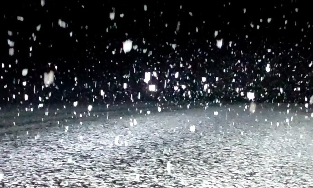 Ardahan’da kar yağışı nedeniyle ulaşımda aksamalar meydana geldi