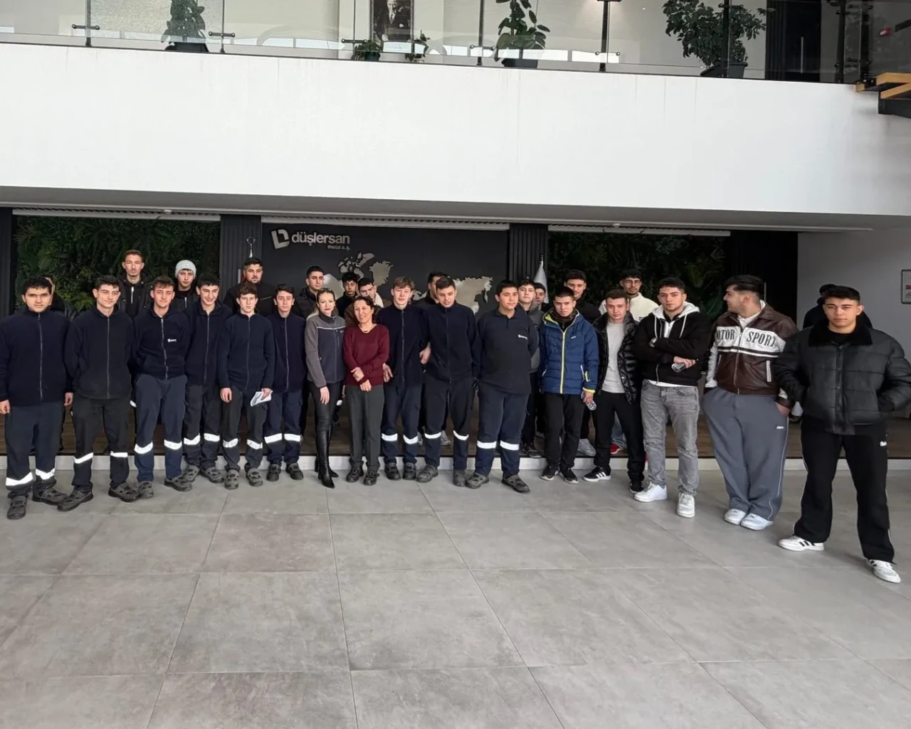 Eskişehir'de meslek lisesi öğrencileri üretim süreçlerini yerinde öğreniyor