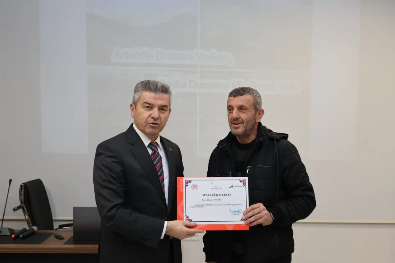 artvin’de 15 kişiye sigarayı bıraktıkları için teşekkür belgesi verildi