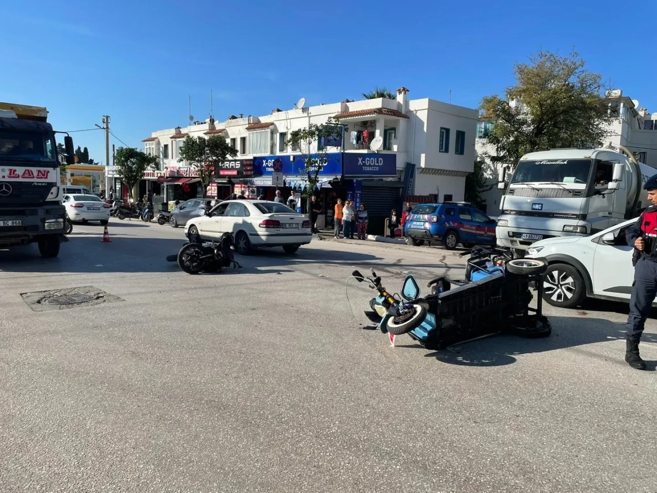 Bodrum'da motosiklet ile 3 tekerlekli bisikletin çarpışması sonucu 1 kişi öldü 1 kişi