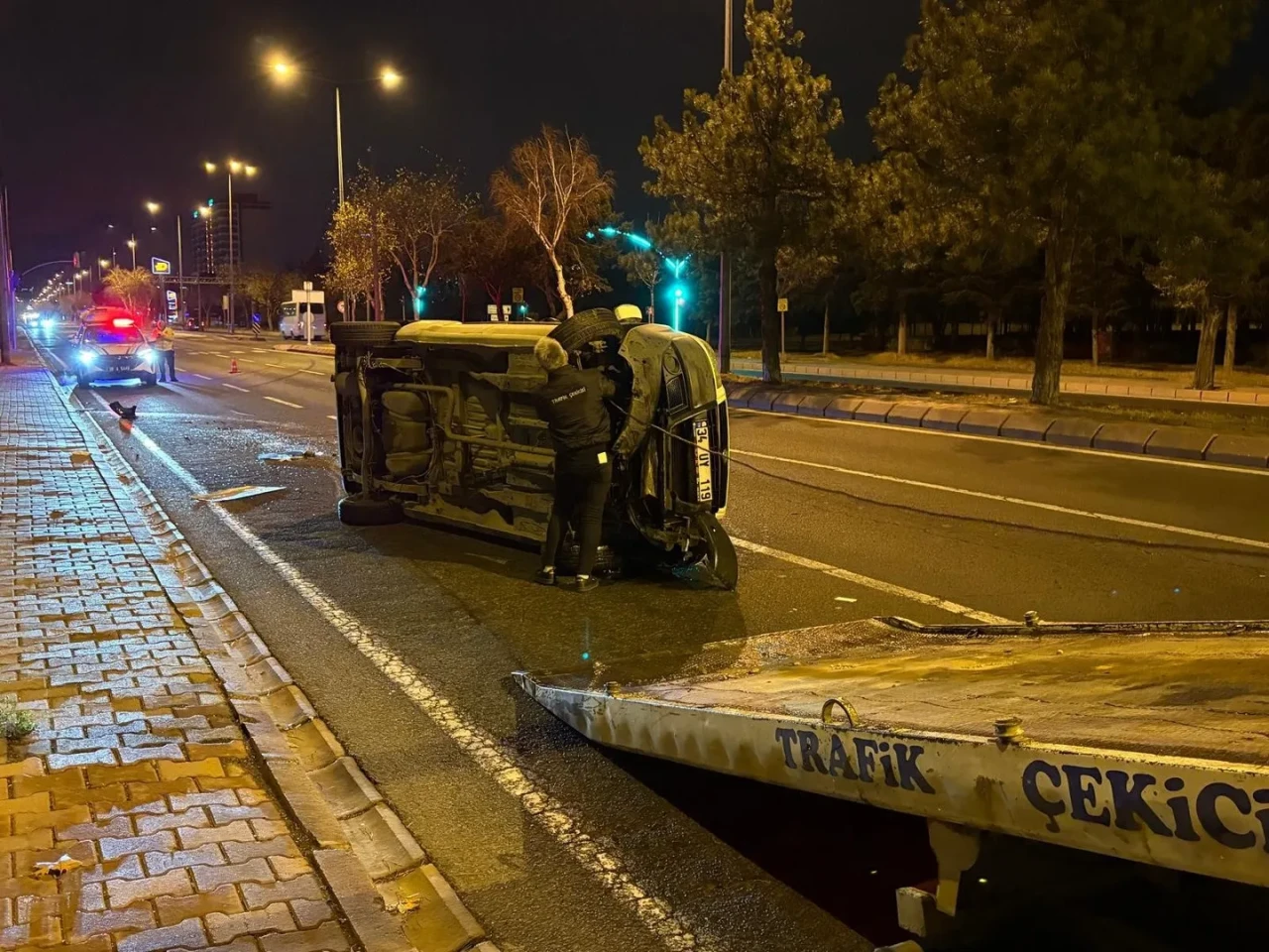 Kayseri'de önüne köpek çıkan araç yan yattı: 2 yaralı