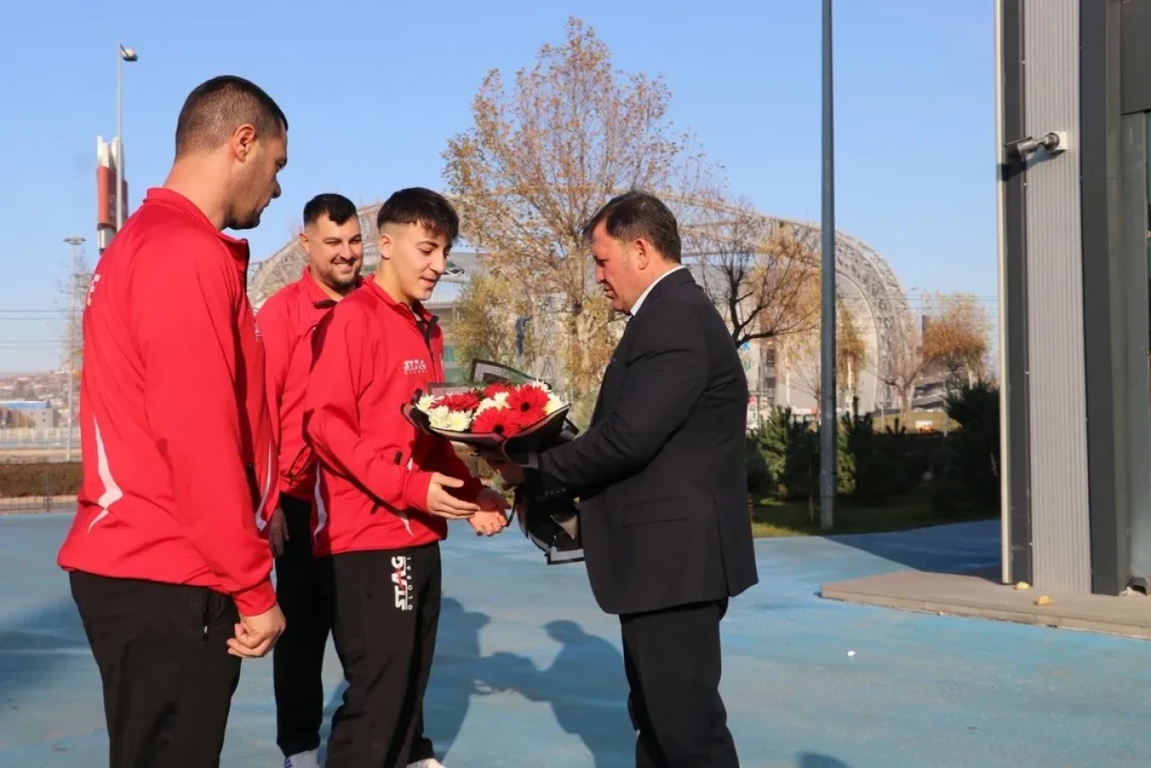 Kenan Eren Kahraman Ali İhsan Kabakcı’yı ziyaret etti