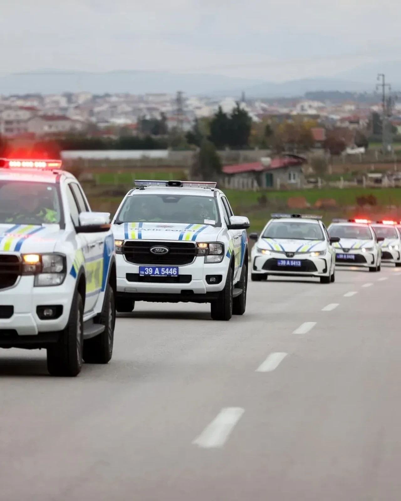 Kırklareli'nde emniyet teşkilatına 64 yeni araç hizmete girdi