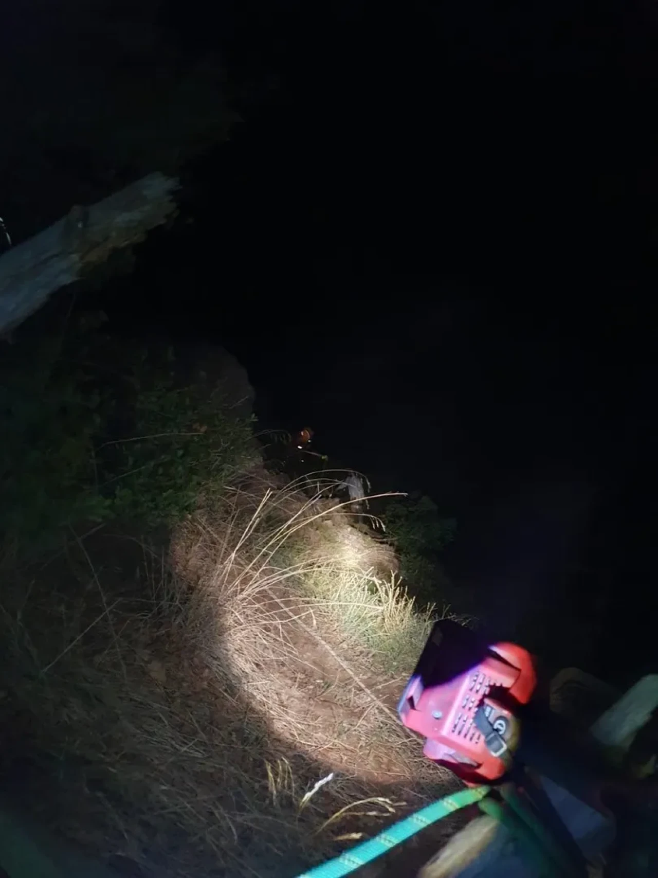 Bursa’nın Gürsu ilçesinde ormanlık alanda mahsur kalan kişi itfaiye ve AFAD tarafından kurtarıldı