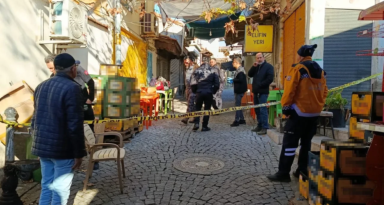 Muğla'da sandalyede oturan Halil İbrahim Mercan bıçaklanarak öldürüldü