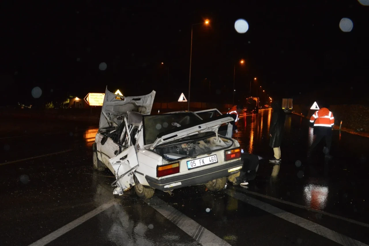Samsun’un Havza ilçesinde otomobilin tıra çarpması sonucu 4 kişi yaralandı