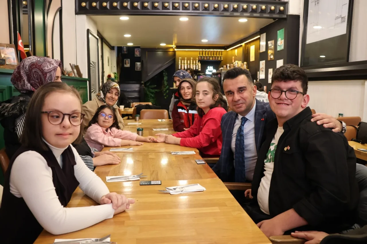 Erzurum’da Sevgi Köprüsü projesiyle özel gereksinimli bireyler ve aileler gönüllülerle buluştu