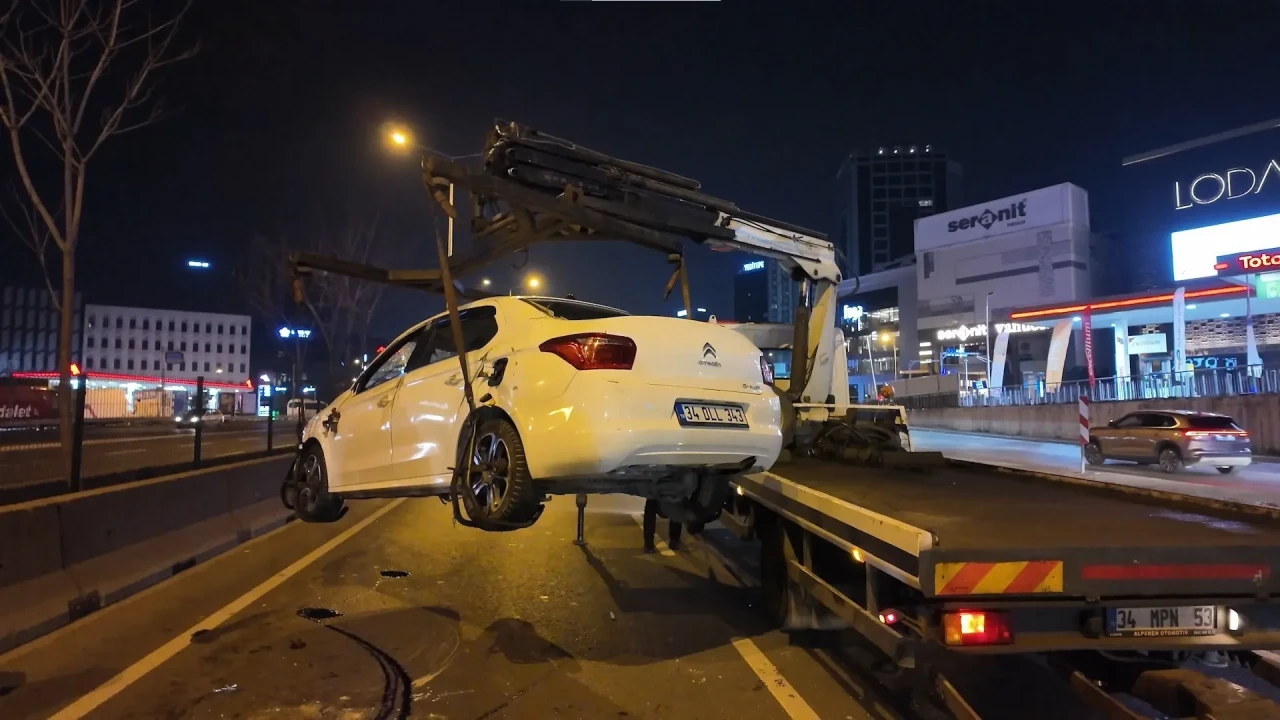 D-100’de makas atan otomobil takla atarak hurdaya döndü