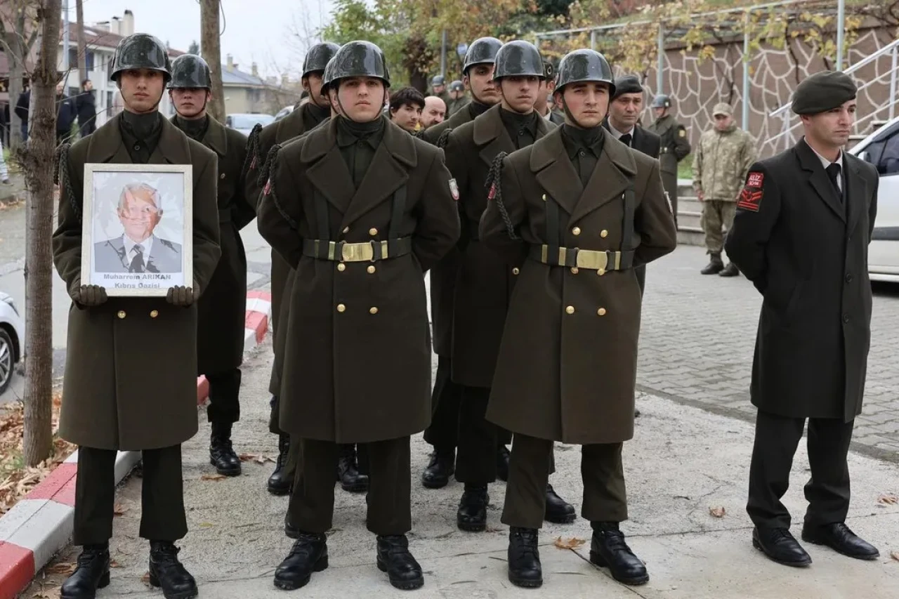 Düzce'de Kıbrıs gazisi Muharrem Arıkan son yolculuğuna uğurlandı