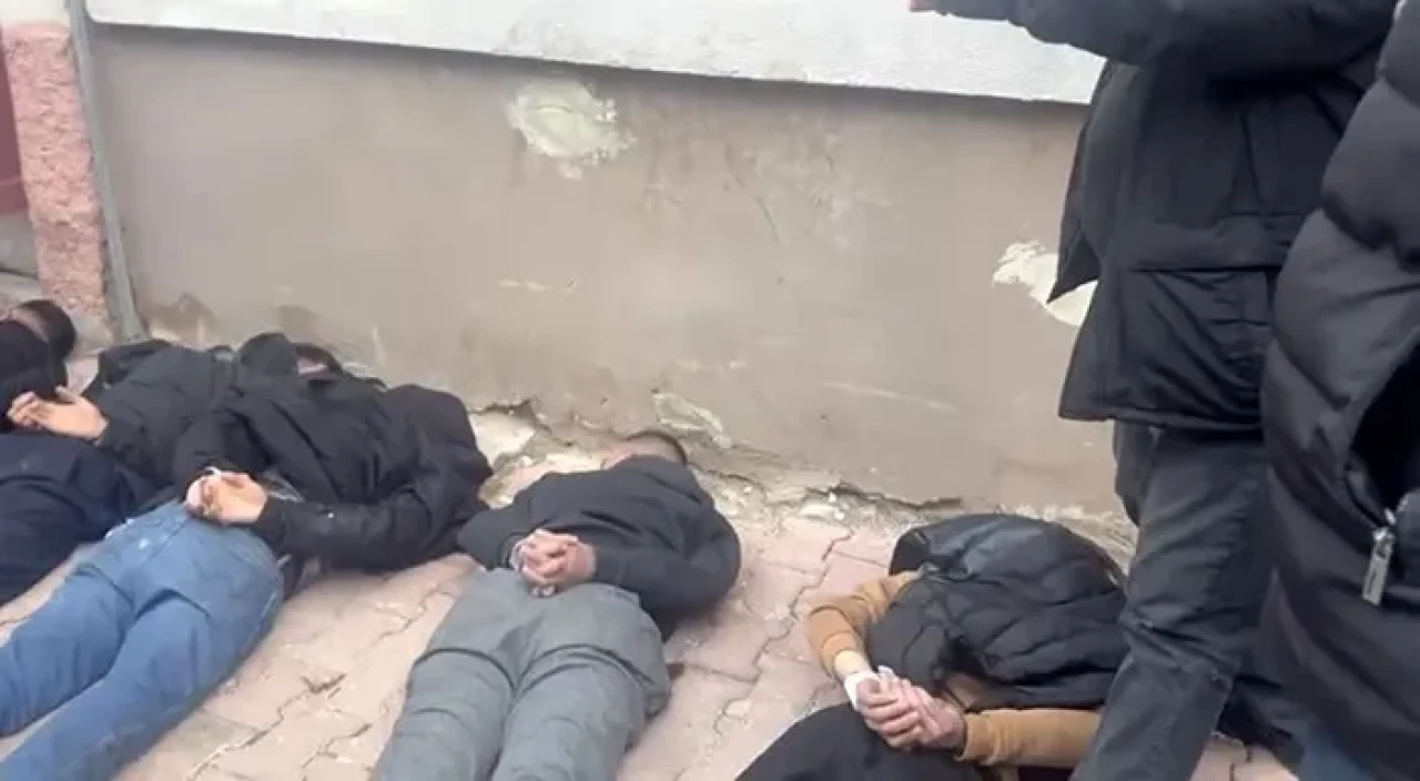 Konya'da aranan şahıs ve arkadaşları polise bıçak ve tabancayla direndi