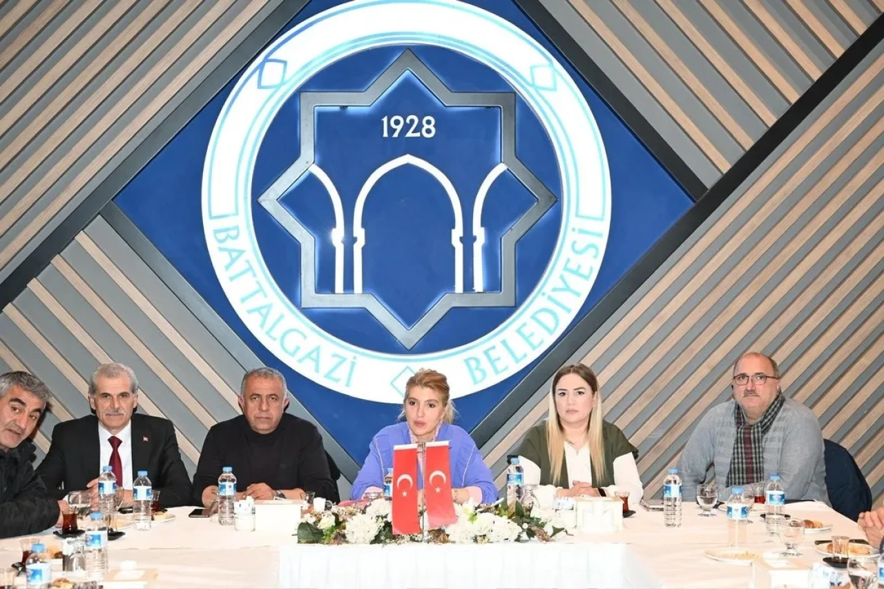 Malatya Milletvekili Ölmeztoprak muhtarlarla mahalle ihtiyaçlarını değerlendirdi