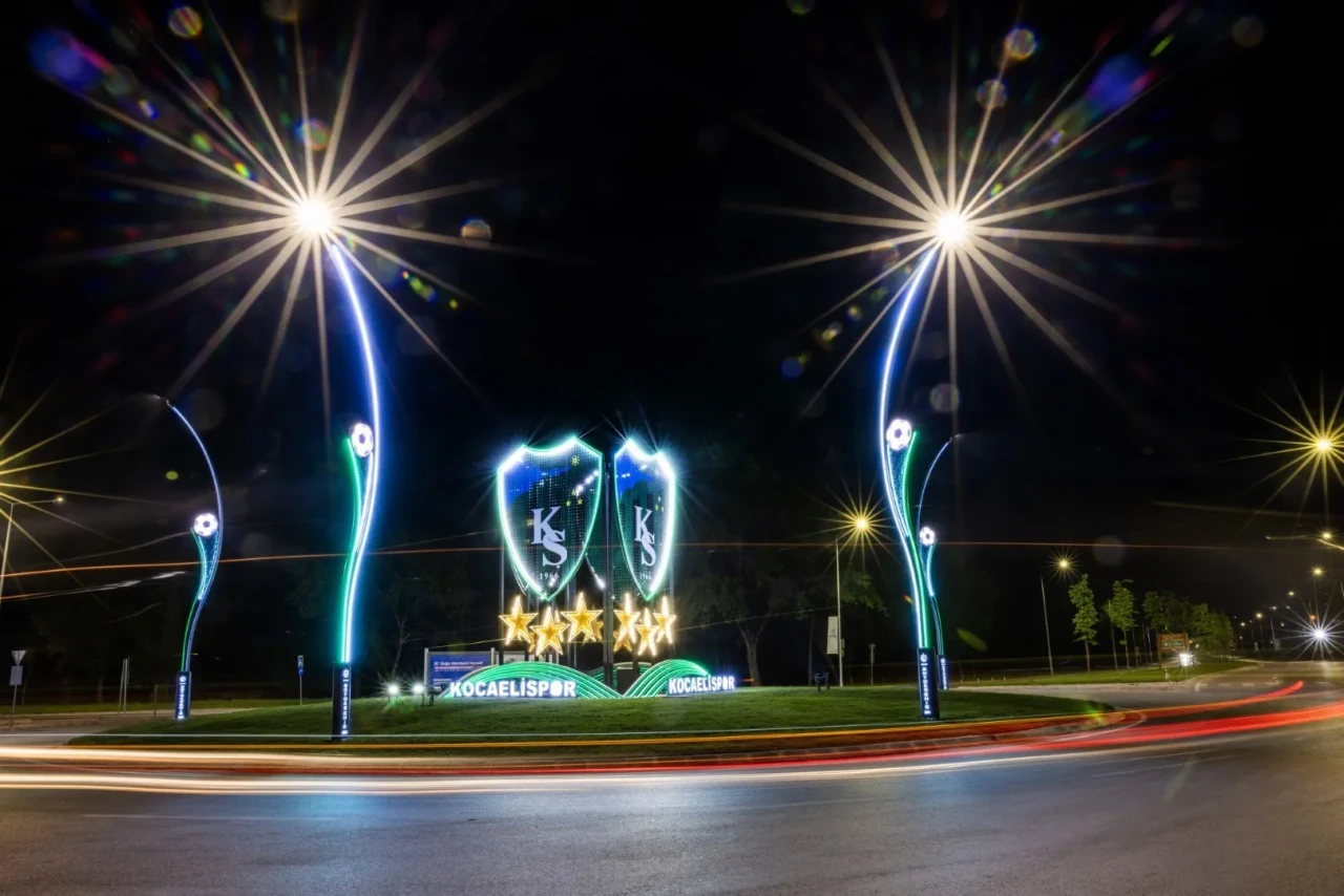 Kocaeli'de sosyal yaşam alanları gece ışıklarıyla renkleniyor
