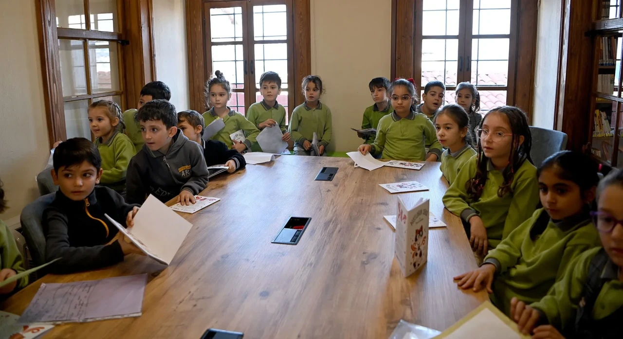 Kuşadası’nda çocuklara kitap ve hayvan sevgisi aşılandı