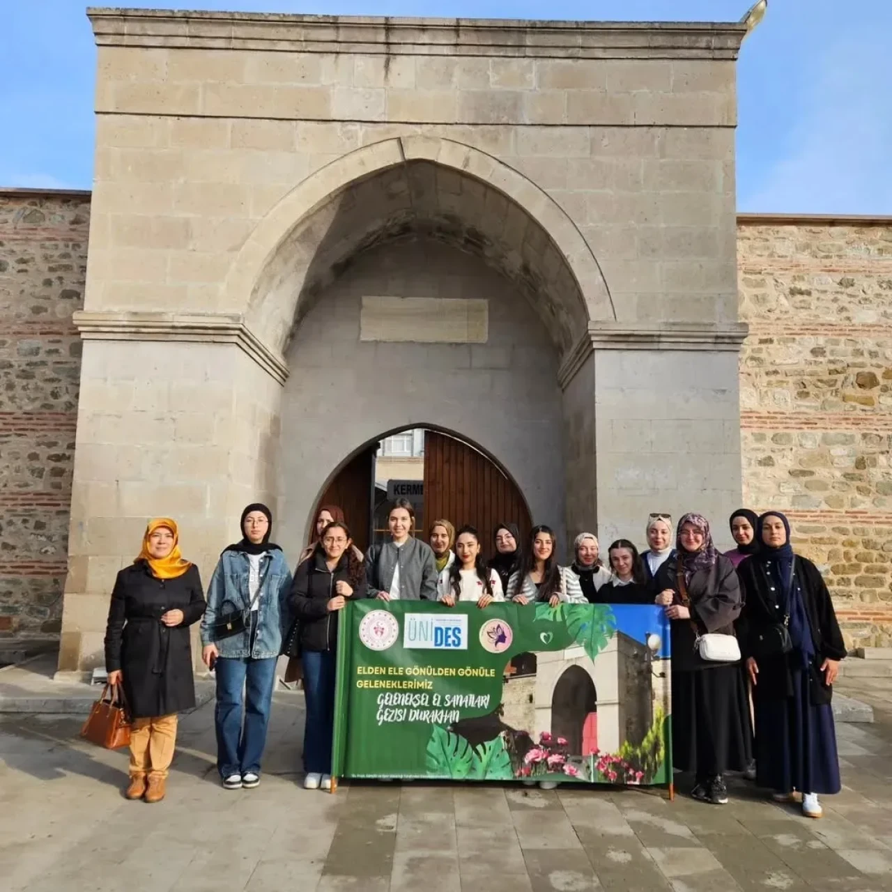 Sinop'ta üniversiteli gençler kültürel değerleri yerinde keşfetti