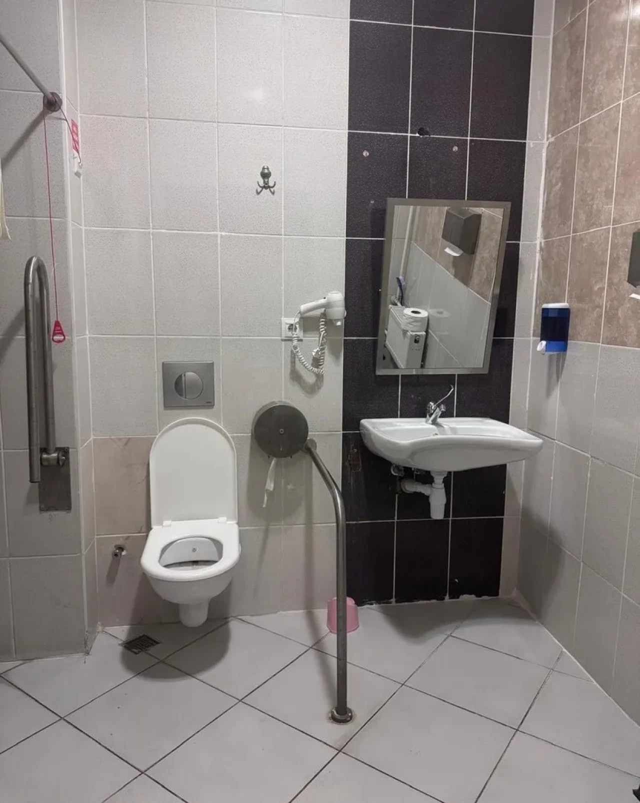 Karabük Eğitim ve Araştırma Hastanesinde fiziki altyapı yenileme çalışmaları devam ediyor