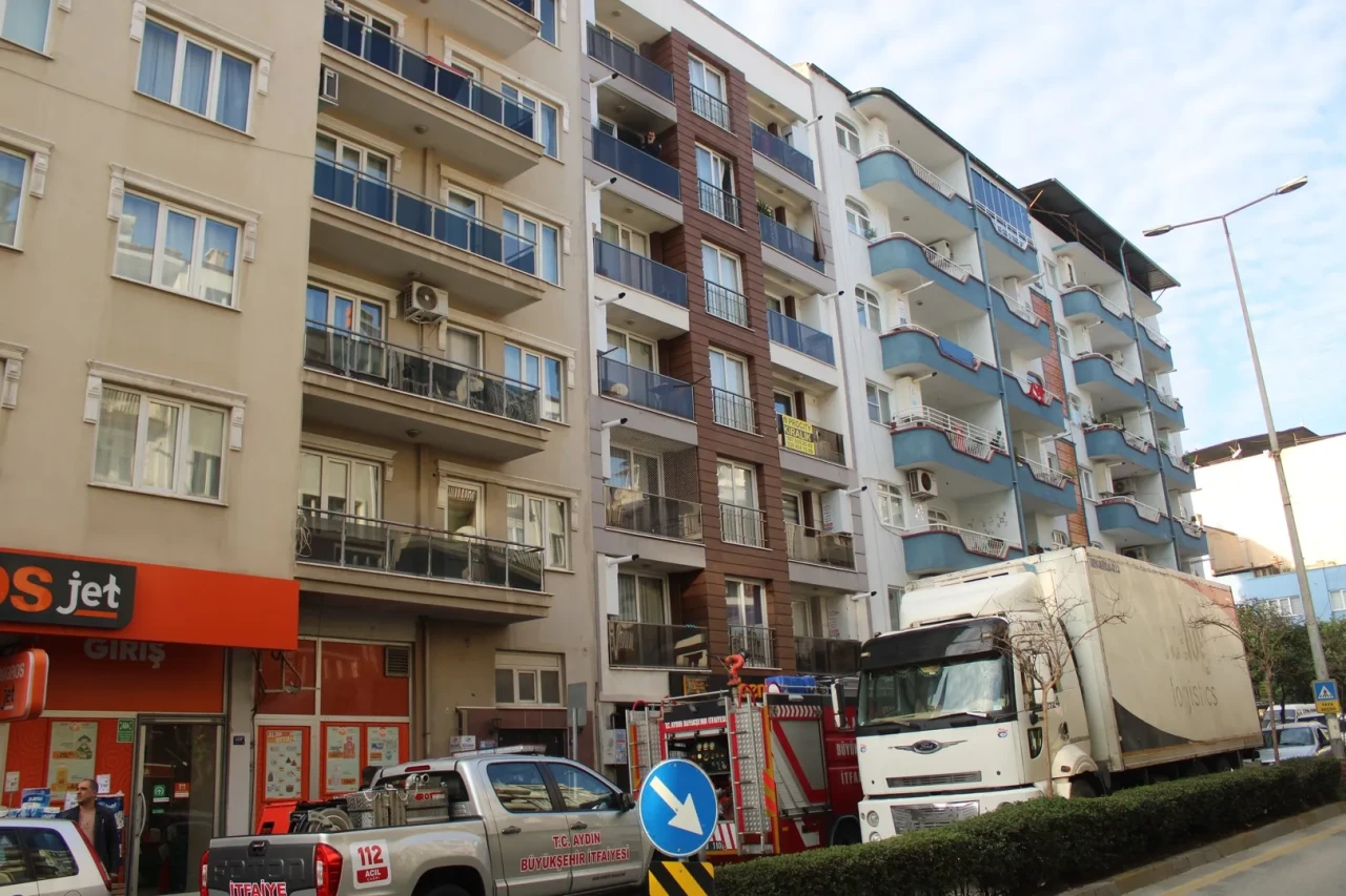 Aydın’da klimadan çıkan yangın itfaiye ekipleri tarafından kısa sürede söndürüldü