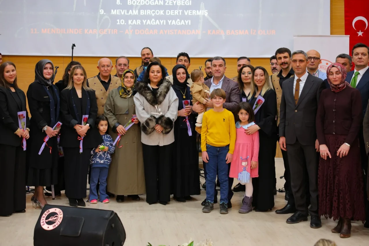 Bayburt'ta öğretmenlerden türkü ziyafeti gerçekleştirildi