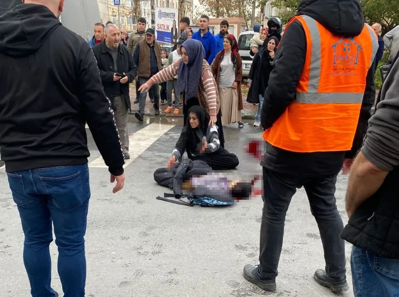 Kocaeli'nde okuldan çıkan 10 yaşındaki çocuğa servis minibüsü çarptı