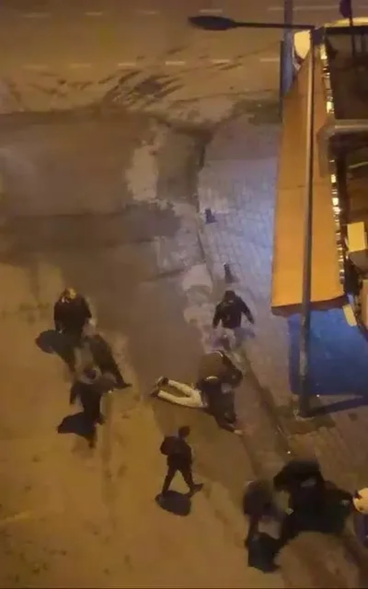 Bursa'da alkollü olduğu iddia edilen şahıs 4 kişi tarafından darp edildi