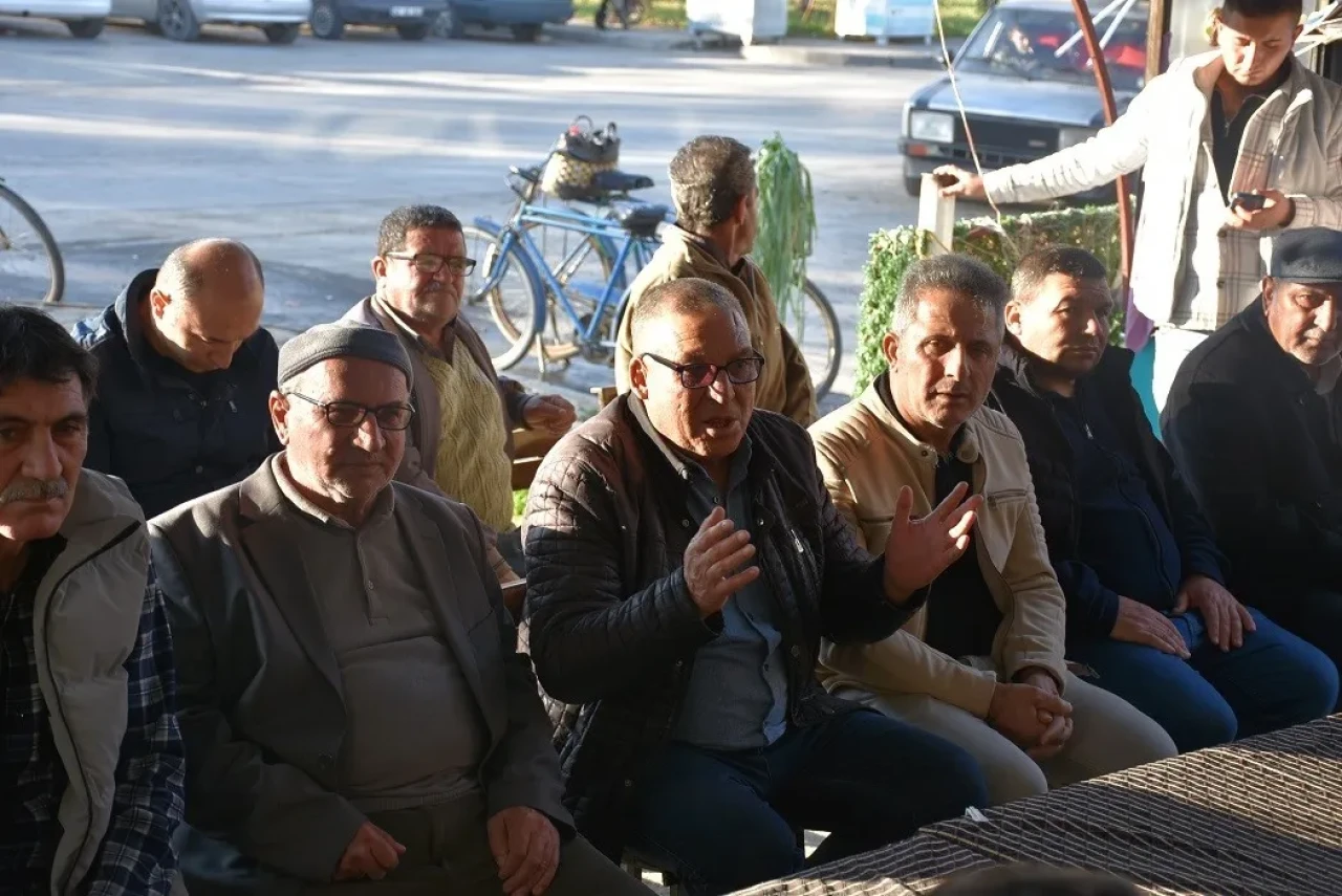 Salihli Kaymakamı Güldoğan Sarıpınar Mahallesi'nde vatandaşların sorunlarını dinledi