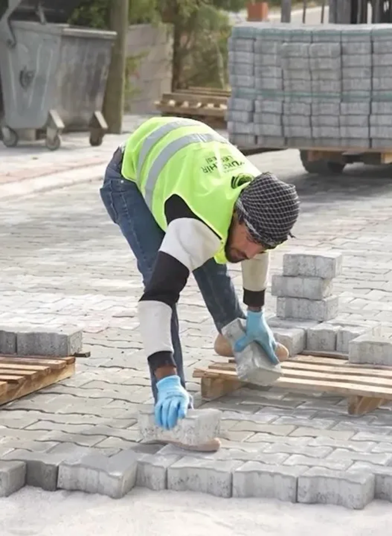 Çivril'de Kızılcasöğüt Mahallesi üst yapı çalışmaları Başladı