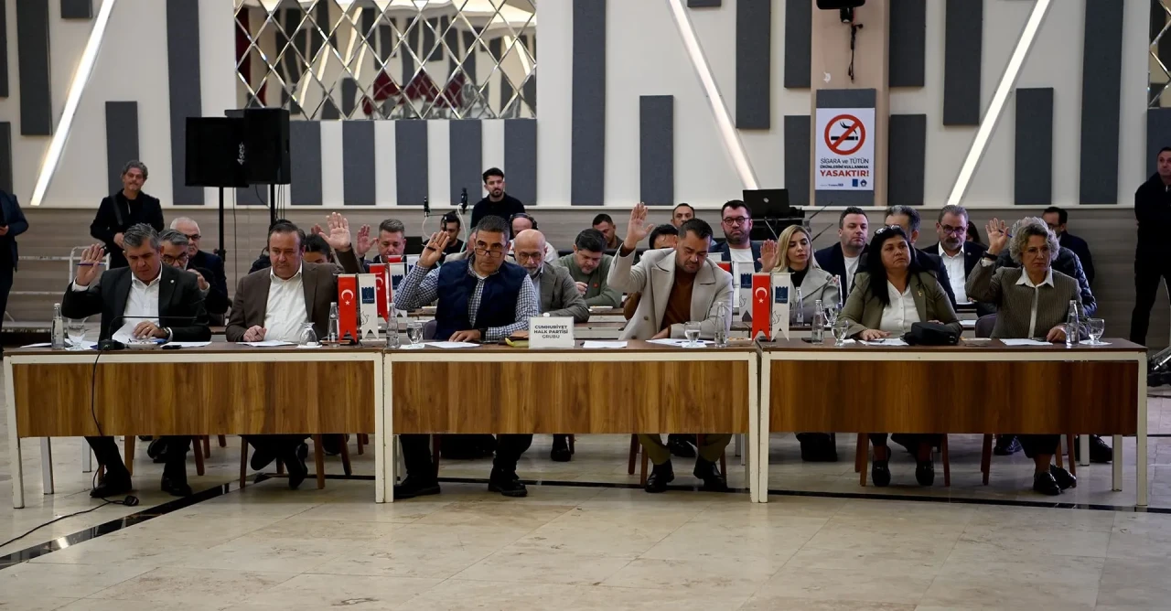 Kuşadası Belediye Meclisi yılın son toplantısını gerçekleştirdi