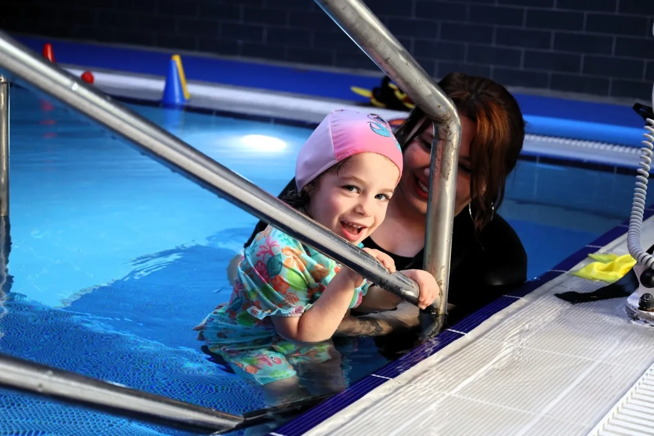 Kocaeli’de serebral palsili Duru’nun tedavisi hidroterapiyle destekleniyor