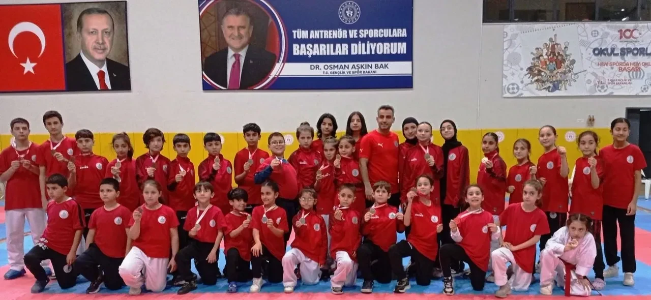 Kocaeli'de düzenlenen karate şampiyonasında Körfezli sporcular 23 madalya kazandı