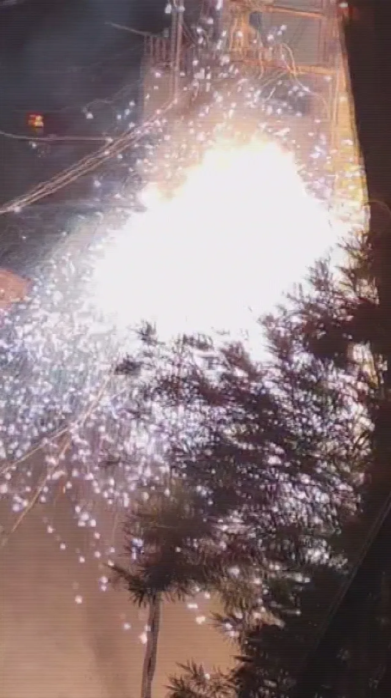 Hatay’da elektrik kablolarından patlama yaşanınca gece gündüze döndü